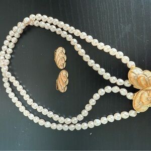 Elegant Gold and Cream Pearl Necklace Set